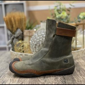 Keen Women’s 9 high top green leather flat ankle boot